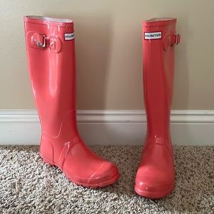 Hunter boots, size 6M/7F. Great condition! More salmon color than pink